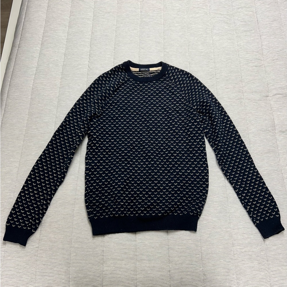 Hollister Men's Sweater in Navy and White